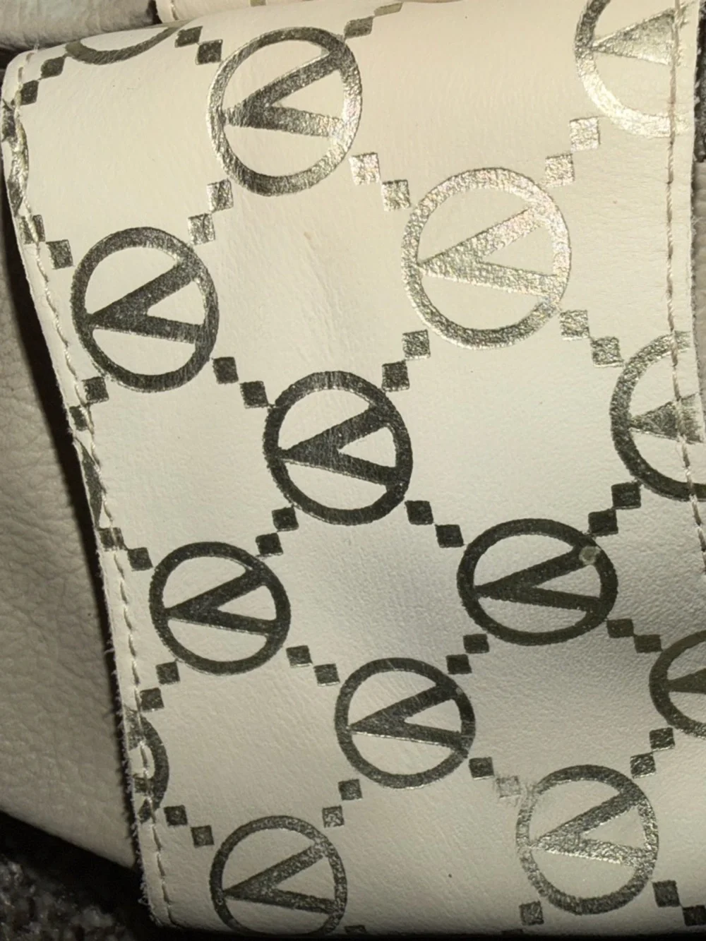 🔥 Valentino Authentic White Logo Pattern Slide Sandals - Picture 3 of 5